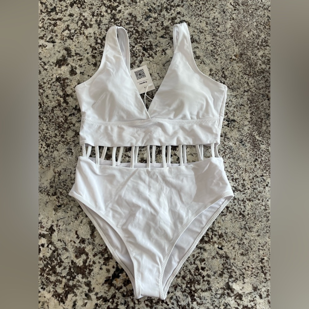 Cupshe one piece swimsuit size M